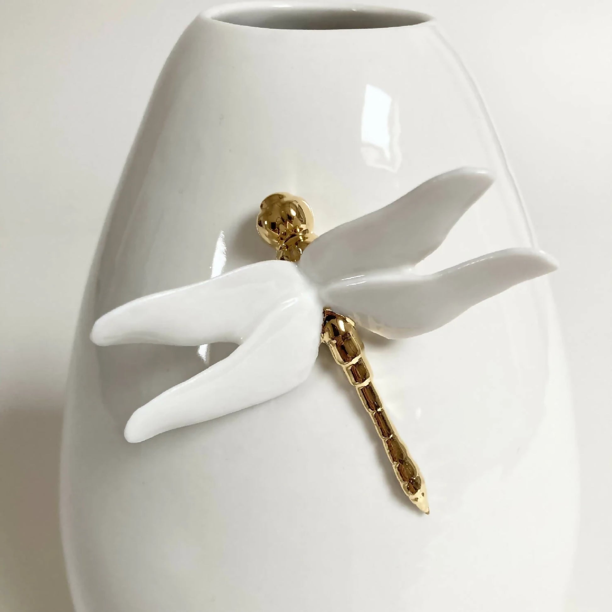 vase-porcelaine-et-or-artisanat-fait-main-en-france-1