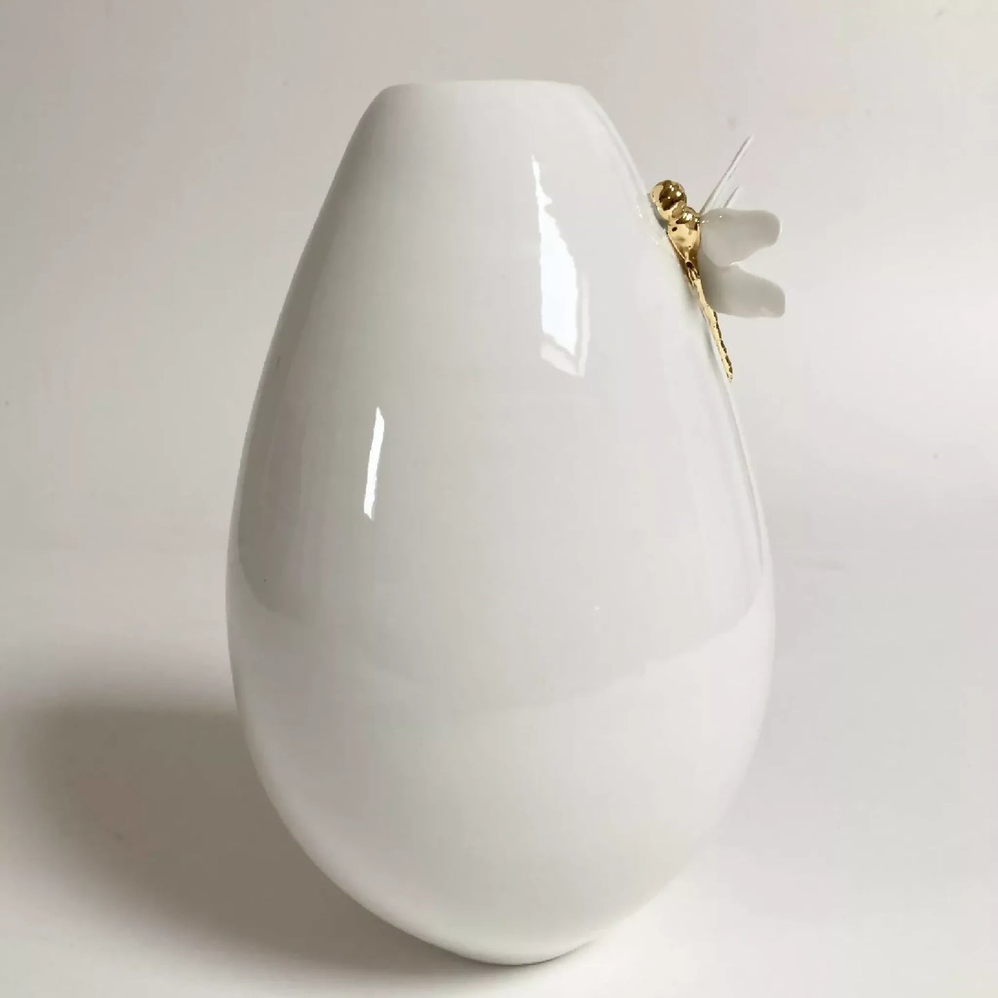 vase-porcelaine-et-or-artisanat-fait-main-en-france-1
