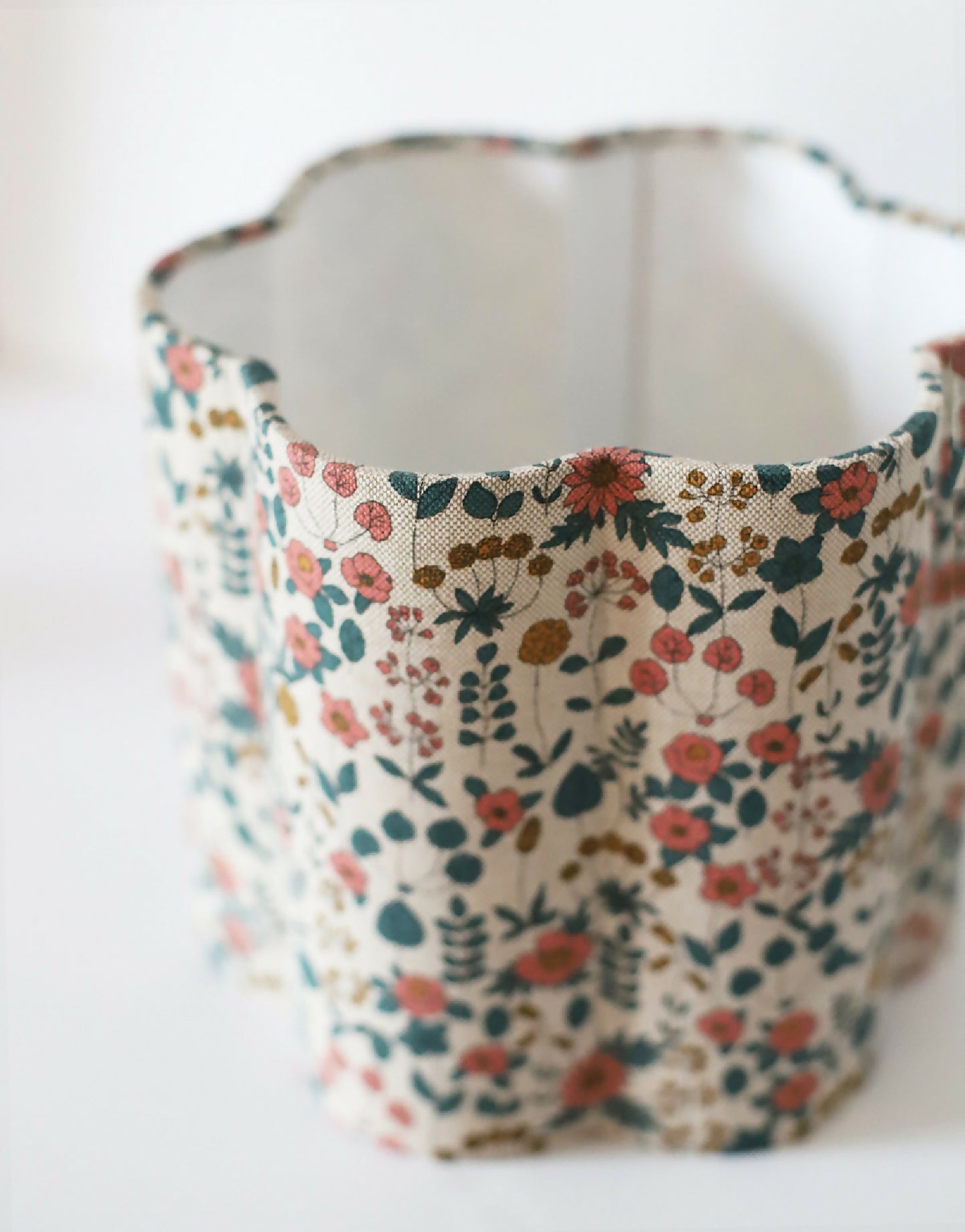 Abat-jour fleur Flora : en coton beige fleuri, fait main