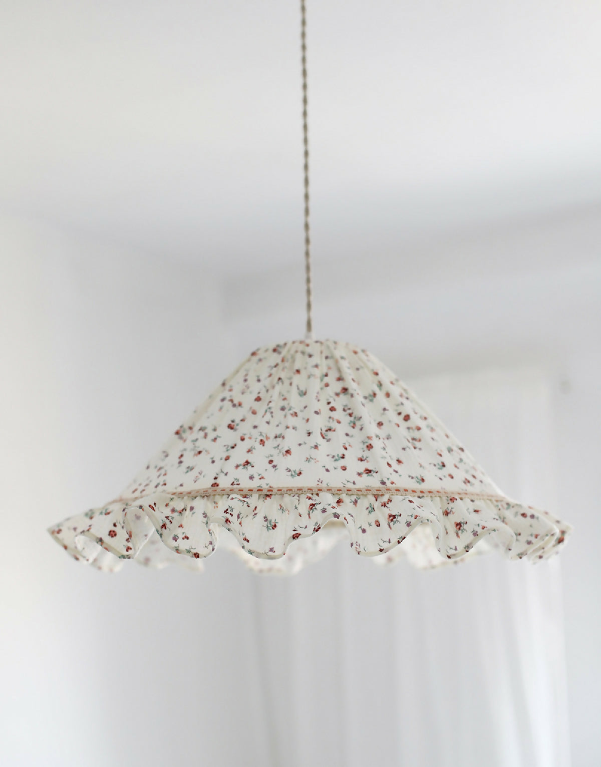Suspension conique avec volant ondulé Emilia « tiny flowers », fleurs minuscules