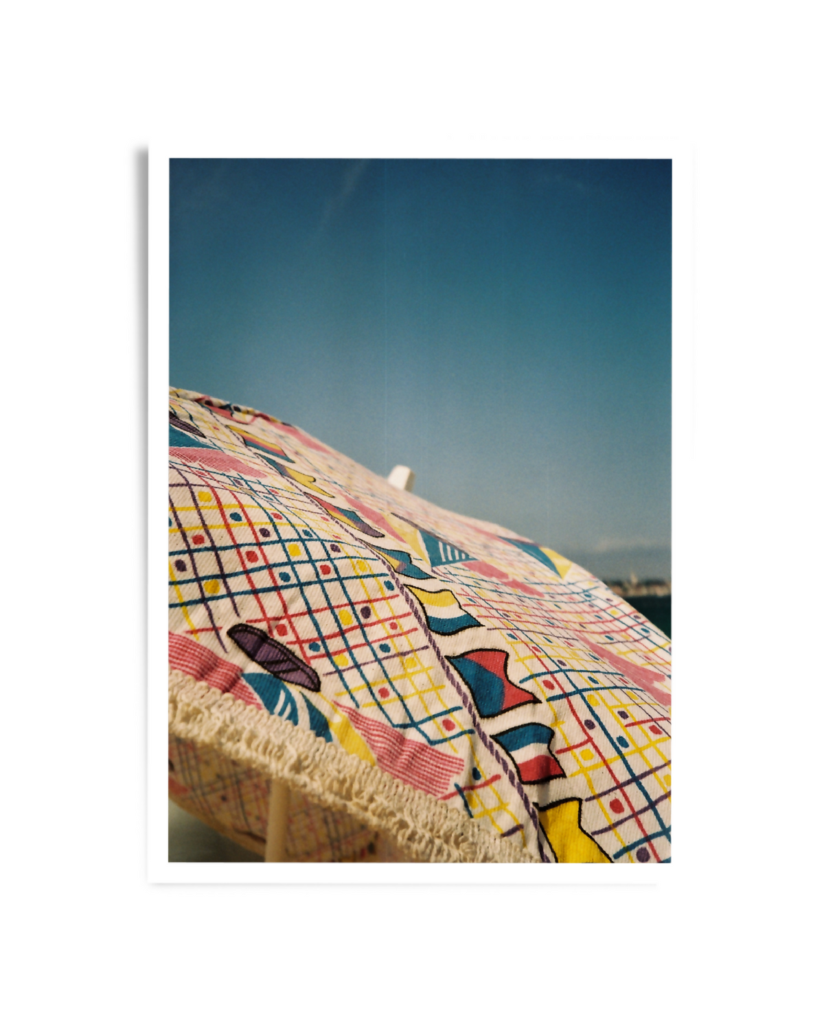 Parasol en tissu multicolore, motif géométrique et frange