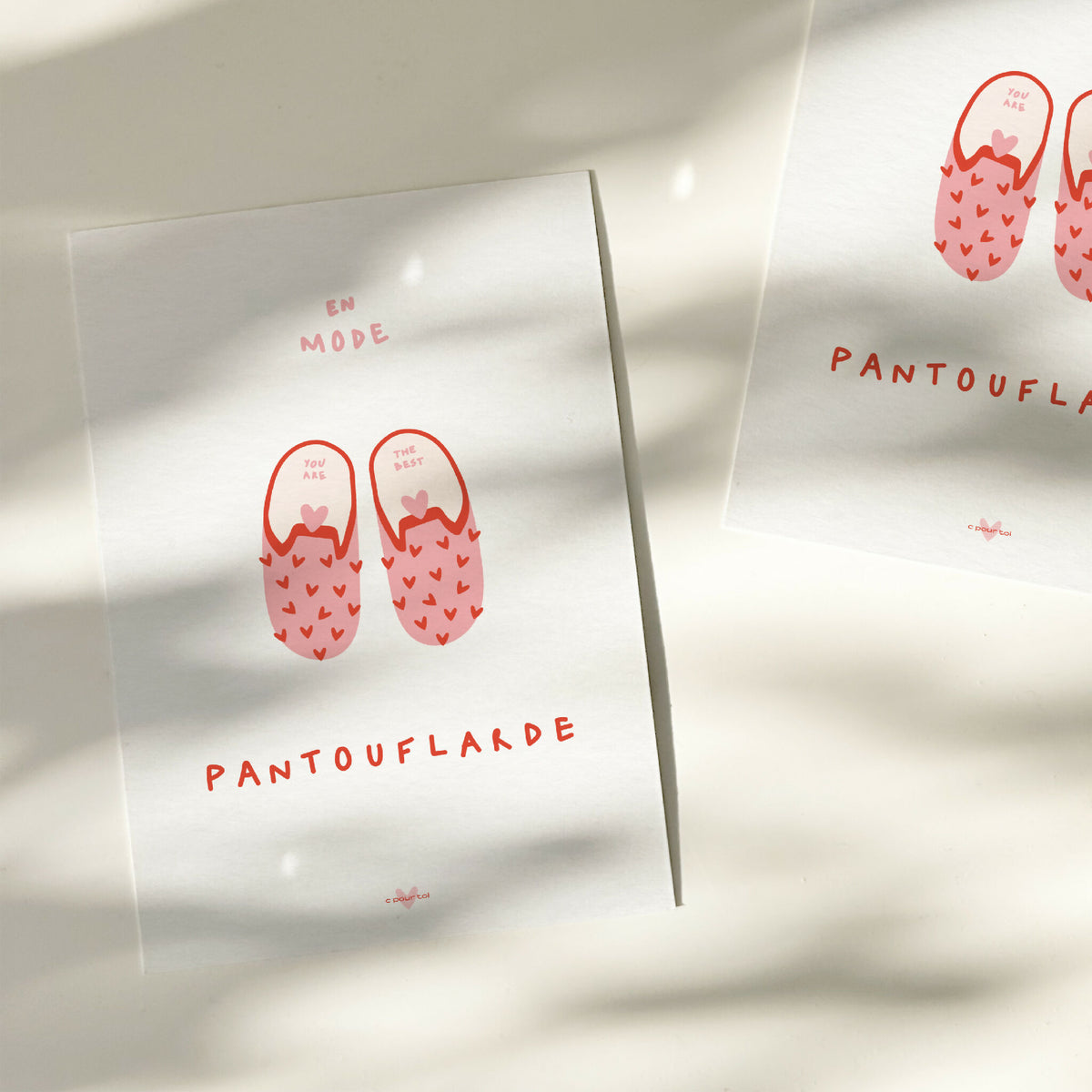 Carte de vœux blanche avec pantoufles rouges, slogan « PANTOUFLARDE »