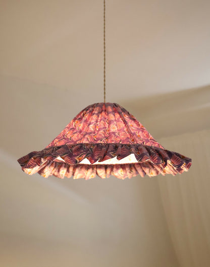 Suspension conique Emilia « Purple Shell Flowers », luminaire artisanal