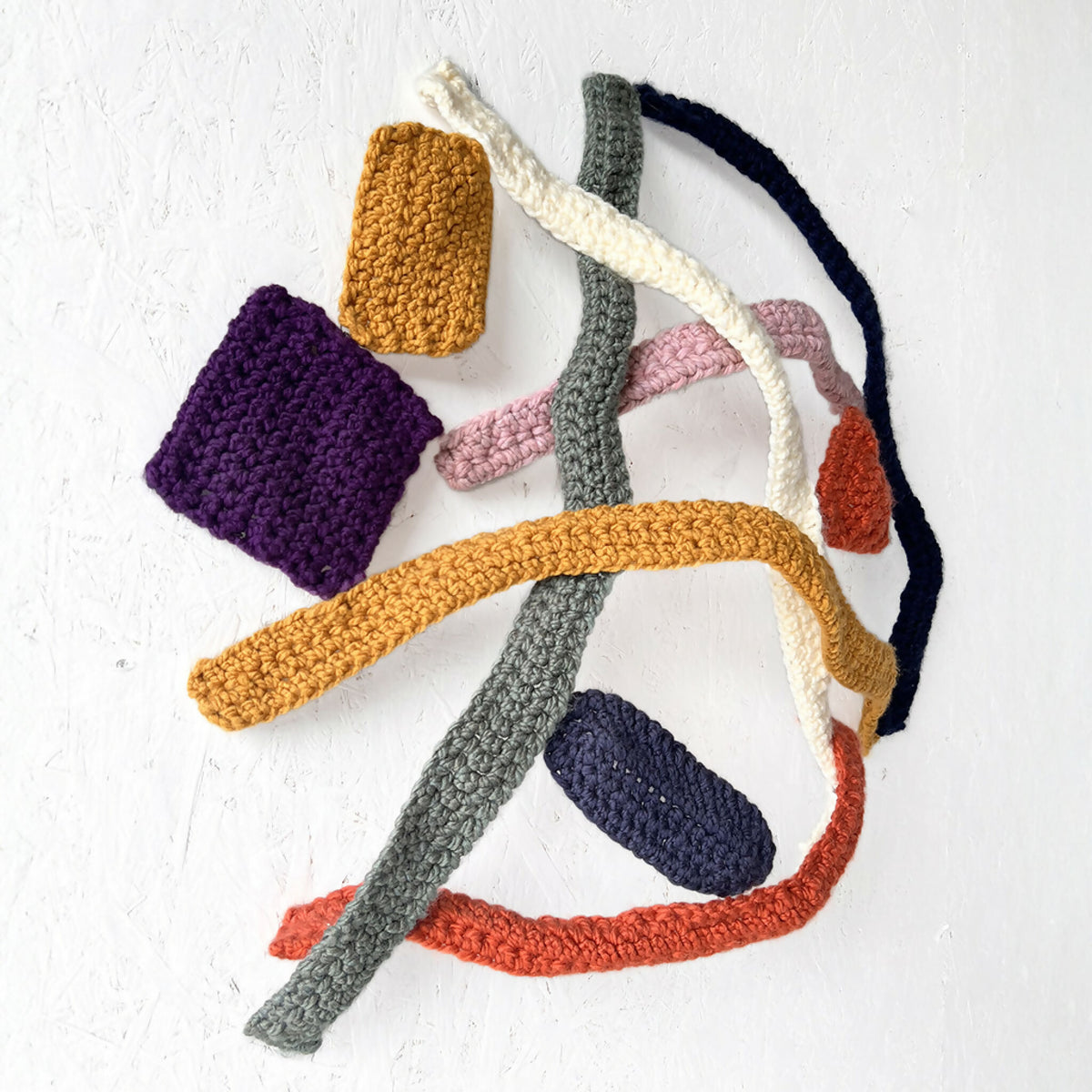 Guirlande crochet zigzag multicolore, rubans au crochet et motifs carrés