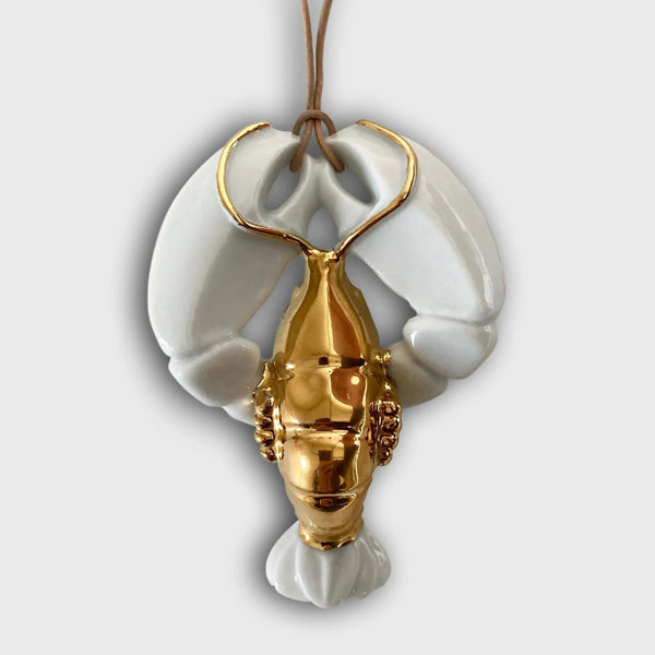 Sautoir homard doré : pendentif à pinces blanches et corps doré, sur cordon brun