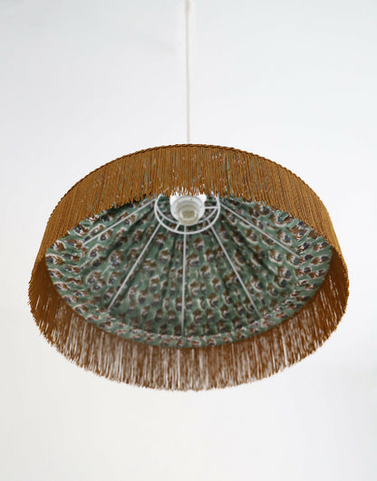 Suspension Bella “bohemian flora” : luminaire bohème chic à frange, fabriqué en France