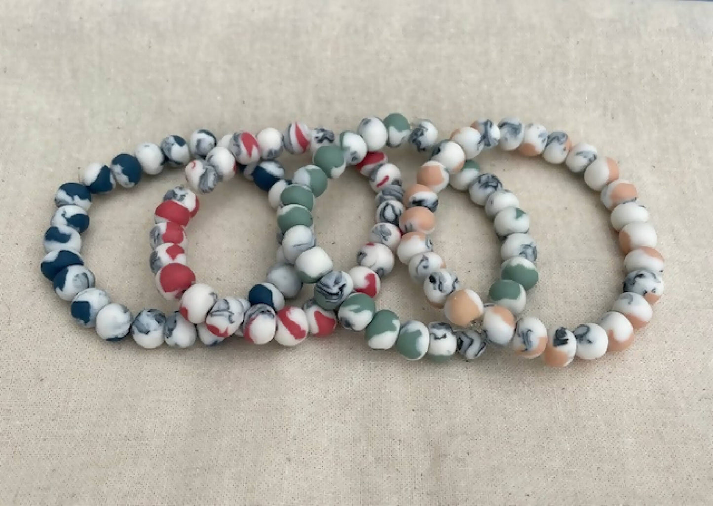Bracelet en perles de porcelaine multicolores, perles blanches, bleues, rouges et vertes