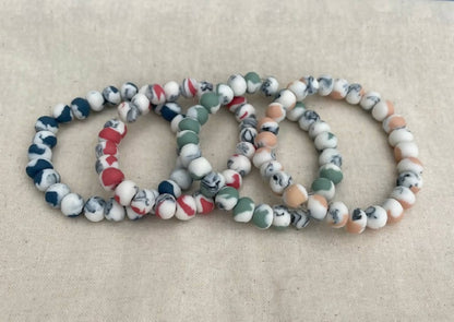Bracelet en perles de porcelaine multicolores, perles blanches, bleues, rouges et vertes