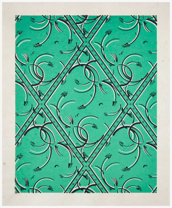 Coupon de tissu vert émeraude, motif géométrique à arabesques et bordures perlées