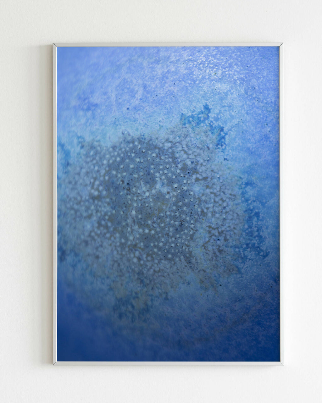 Photographie encadrée abstraite bleue, format vertical