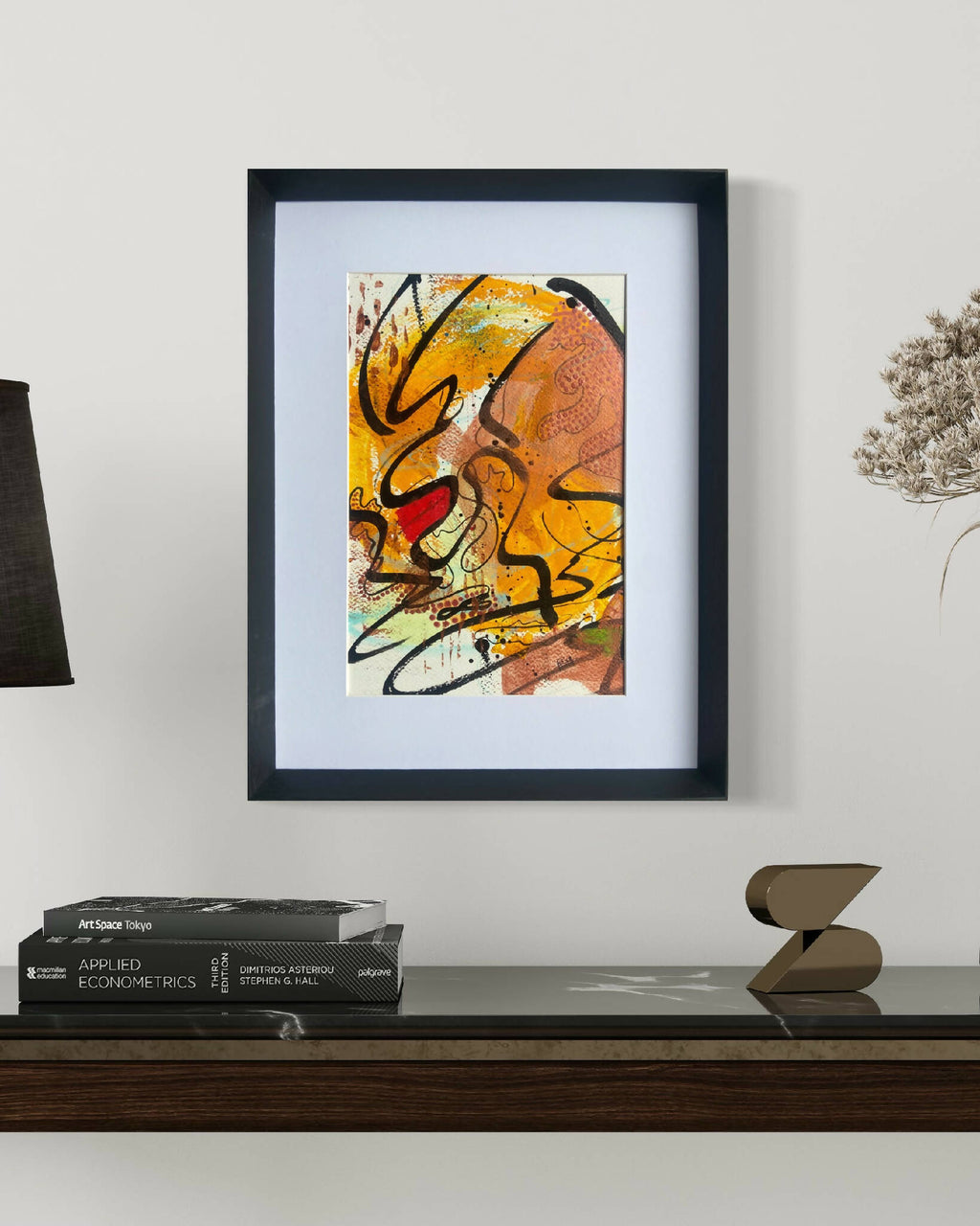 Tableau abstrait encadré, orange et jaune, traits noirs, format carré.