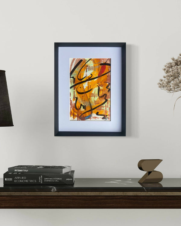 Œuvre abstraite encadrée, touches noires et orange sur fond clair, style gestuel.