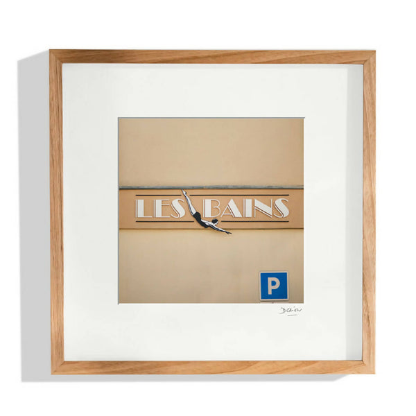 Cadre en bois avec illustration « Les Bains » et logo bleu P