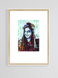 Portrait numérique encadré de femme abstraite, couleurs vives, bordure beige