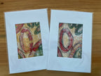 Deux affiches d’art abstrait sur fond blanc, motifs ovales rouge et verts